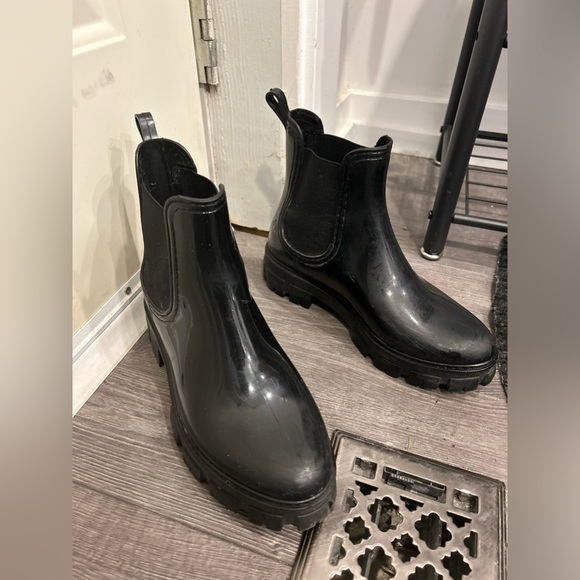 Ardene Chunky Chelsea Rain Boots in Black, Size 8 - Picture 3 of 5